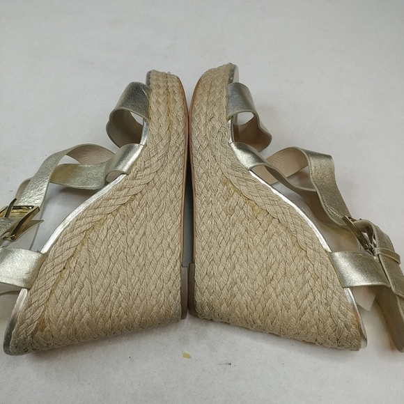 Michael Kors Womens Shoes Size 9.5 Gold Leather Es - Picture 7 of 7